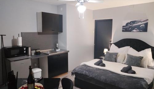 Studio Apartment with One Double Bed