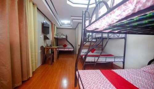 10-Bed Mixed Dormitory Room