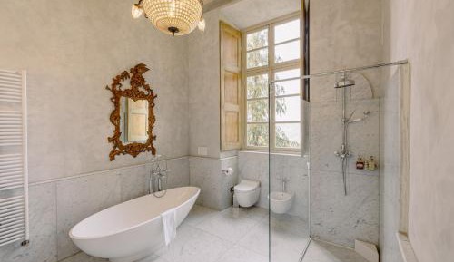 Superior King Suite