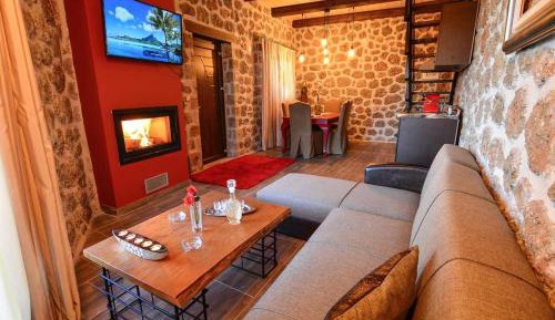 Two-Bedroom Deluxe Apartment with Balcony