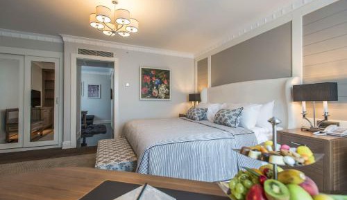 Corner Suite