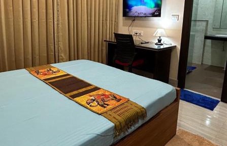 Deluxe Queen Room
