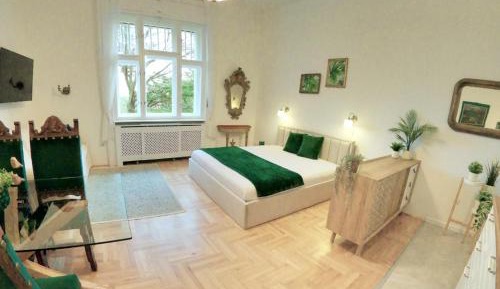 Apartment with Garden View