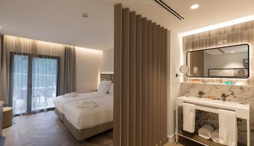 Standard Double or Twin Room with View