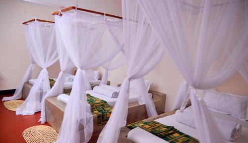 Basic Triple Room with Shared Bathroom