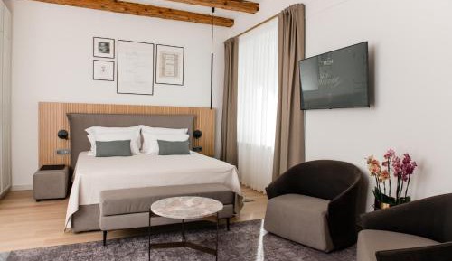 Deluxe Double Room with Bath
