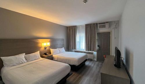 Queen Room with Two Queen Beds - Non-Smoking
