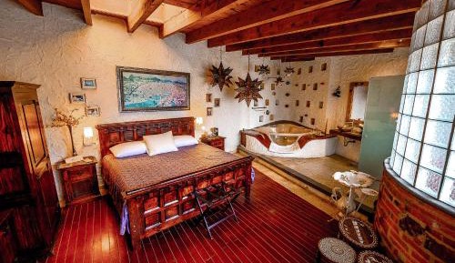 Deluxe Suite with Spa Bath