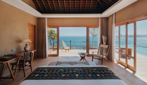 Three-Bedroom Cliff Front Pool Villa