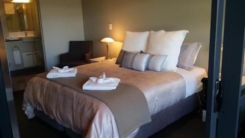 Deluxe One-Bedroom Suite - Water Front 