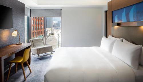 Savvy Corner Room, Guest room, 1 King, City view