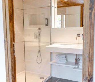 Connecting Room (2 Adults + 2 Children)