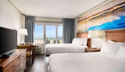 Oceanfront room with two double beds, nonsmoking