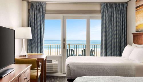 Oceanfront Double Room with Two Double Beds and Roll-In Shower - Mobility Accessible/Non-Smoking