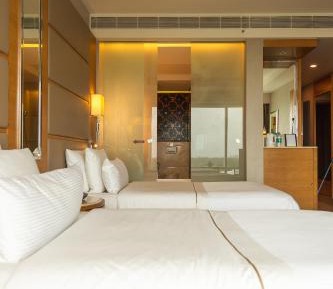 Deluxe Twin Guest Room with Bath Tub 