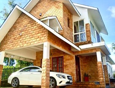 Villa with Garden View