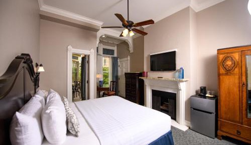  1 King Bed with Balcony