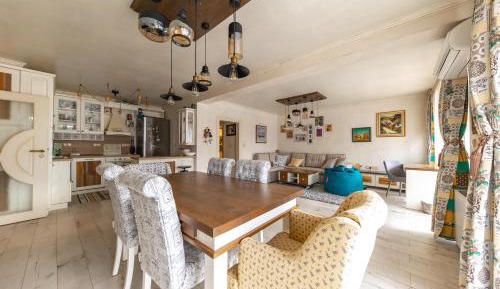 Deluxe Two-Bedroom Apartment with Garden View