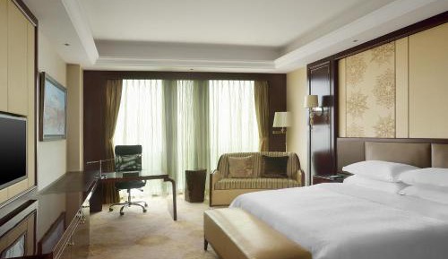 Club King Room