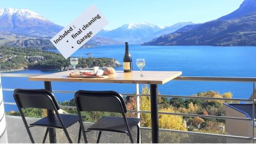 Apartment with Lake View