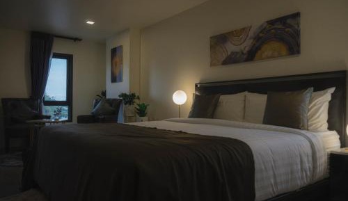 Deluxe King Studio with Balcony