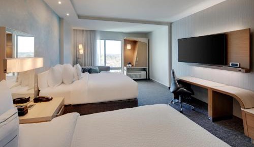 Guest room, 2 Queen, City view, Balcony