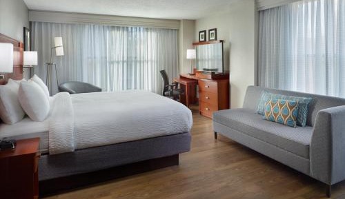 Deluxe King Room - Non-Smoking