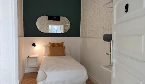 Single Room with Shared Bathroom