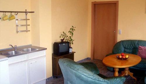 Two-Bedroom Apartment with Shower 