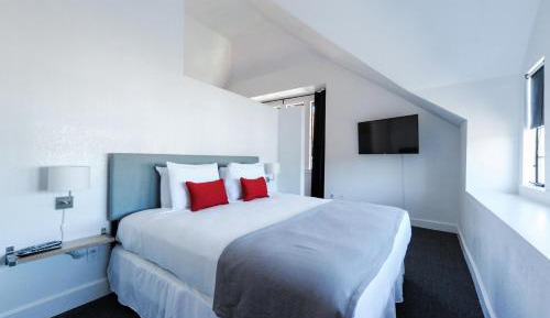 Deluxe King Suite