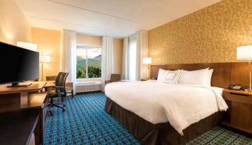 King Room with Adapted Tub - Mobility Accessible