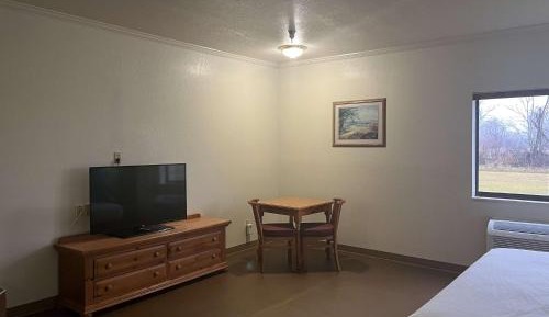 Queen Room - Disability Access - Non-Smoking