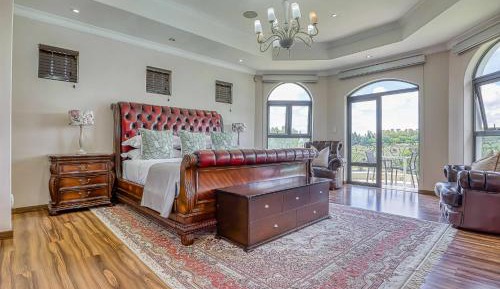 Classic One-Bedroom Apartment with King Bed