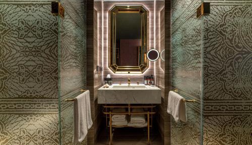 Superior Twin Room with City View