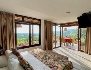 Deluxe Suite with Spa Bath