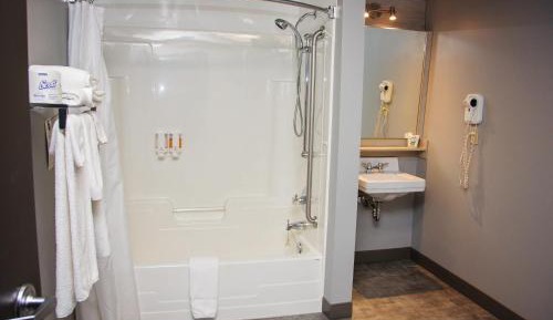 Queen Room - Mobility Access/Non-Smoking