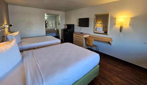 Queen Suite with Two Queen Beds - Non Smoking