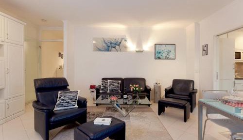 One-Bedroom Apartment with Balcony