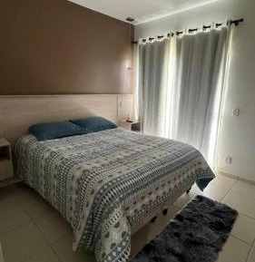 Apartment with Mountain View