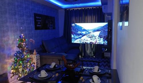 Apartment with Mountain View