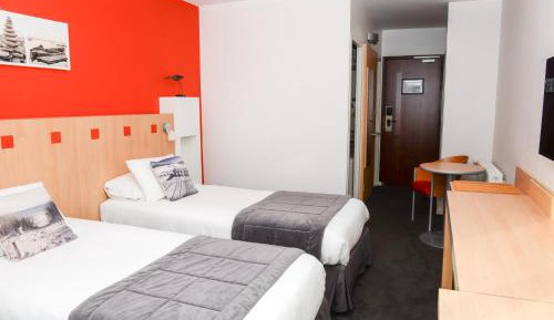 Superior Twin Room with Partial Sea View