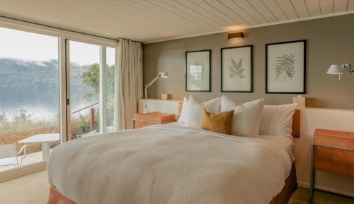 Lake View Suite