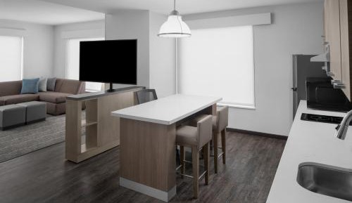 One-Bedroom King Suite with Sofa Bed, Kitchen and Accessible Tub
