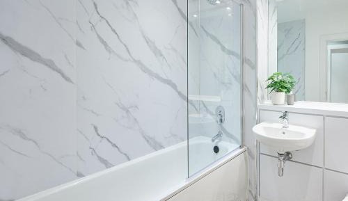 Apartment with Shower