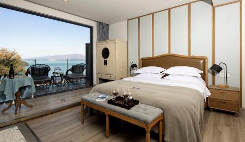 Deluxe Double Room with Balcony and Sea View