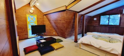 Standard Twin Room with Shared Bathroom