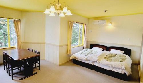 Standard Twin Room with Shared Bathroom