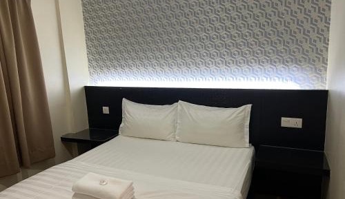 Deluxe Double Room (2 Adults + 1 Child)