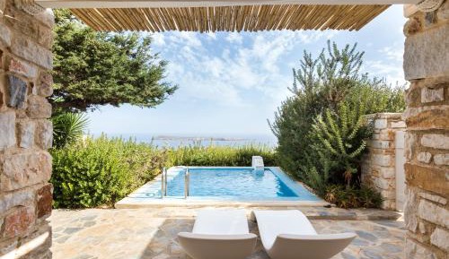  Deluxe Suite Sea View with private pool