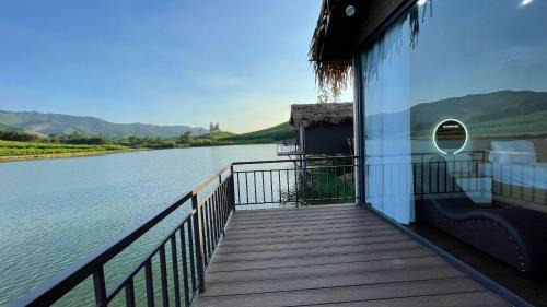 Bungalow - Water Front 